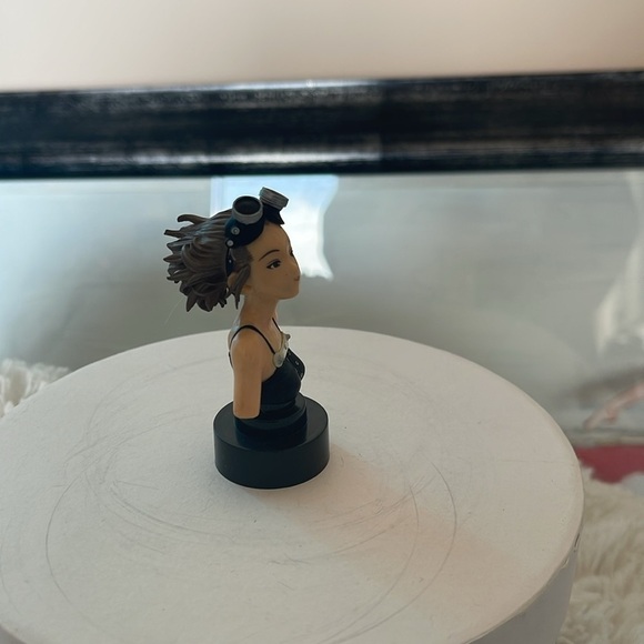 Steampunk Figurine with Goggles - Picture 5 of 5